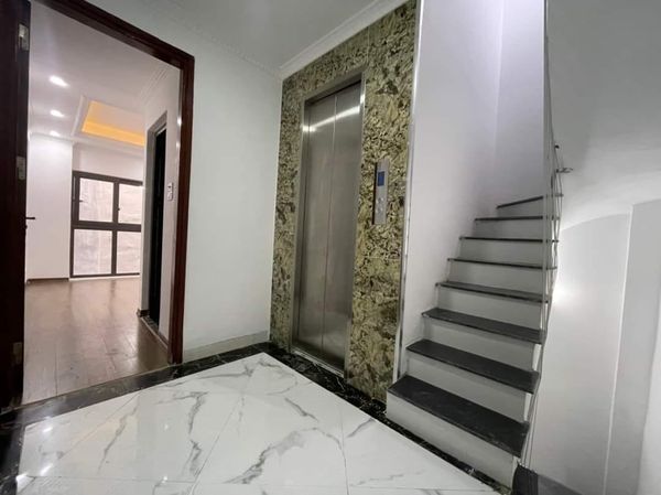 BÁN NHÀ ĐỘI CẤN 5 TẦNG THANG MÁY GIÁ 4,55 TỶ