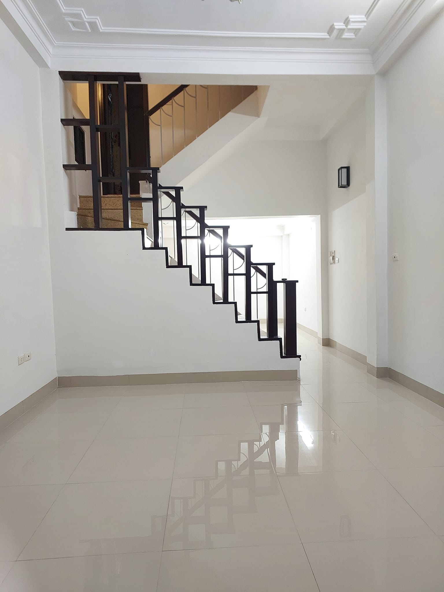 BÁN CĂN 4 TẦNG LÔ GÓC ĐƯỜNG NGUYỄN NGỌC VŨ, CẦU GIẤY, DT 40M2 MT 4M, NỞ HẬU, GIÁ 5,99 TỶ