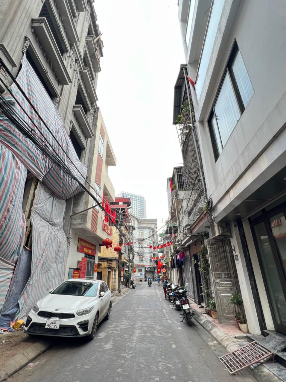 Chính Chủ Bán Nhà Hoàng Đạo Thành 105m tặng nhà 4 tầng , Mặt Tiền kinh doanh, rộng 6,2mm có vỉa hè Giá 11,65 tỷ