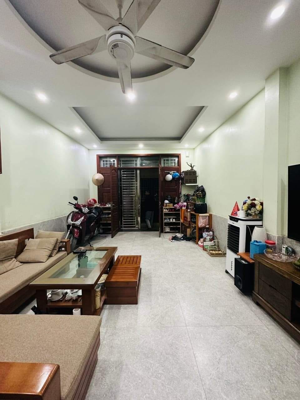 Cần bán nhà ngõ 102 Pháo Đài Láng Đống Đa. DT 35m2*5T, giá 4,6tỷ.