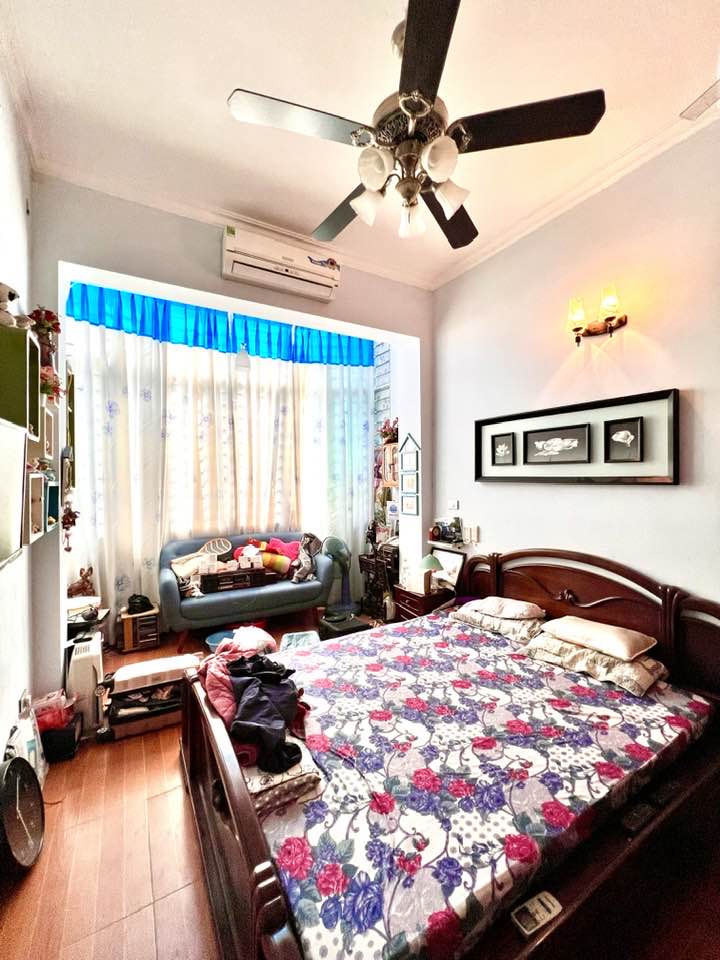 Bán nhà mp Cù Chính Lan tầm giá siêu hiếm. Dt 30m2 x 4t mt 3.4m giá 7.5 tỷ