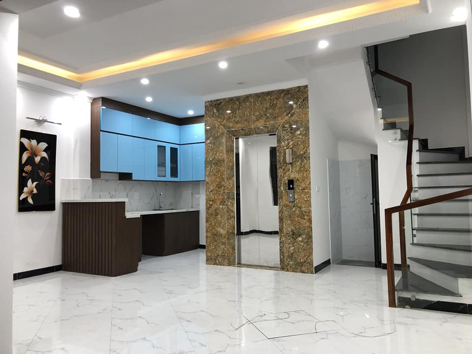 NHÀ MỚI TRƯỜNG CHINH, 6 TẦNG THANG MÁY, MẶT TIỀN RỘNG.