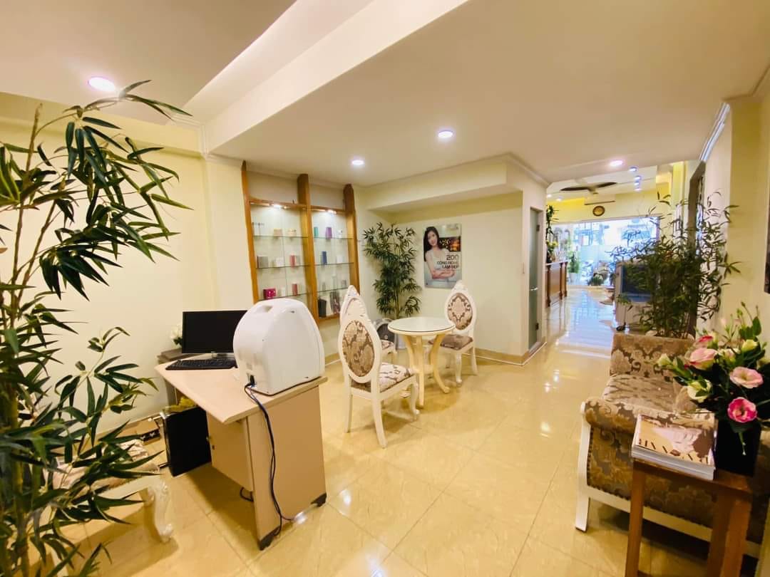 Bán Thẩm Mỹ Viện , Thái Thịnh- Đống Đa, OTO Tránh, 125m2 Kinh Doanh Sầm Uất