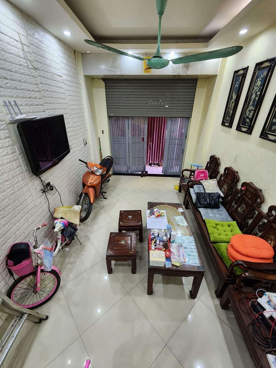 Cần bán nhà ngõ 186 Đường Bưởi, Ba Đình. Cách phố 25m. DT42m2*5T. Giá 5,8tỷ.