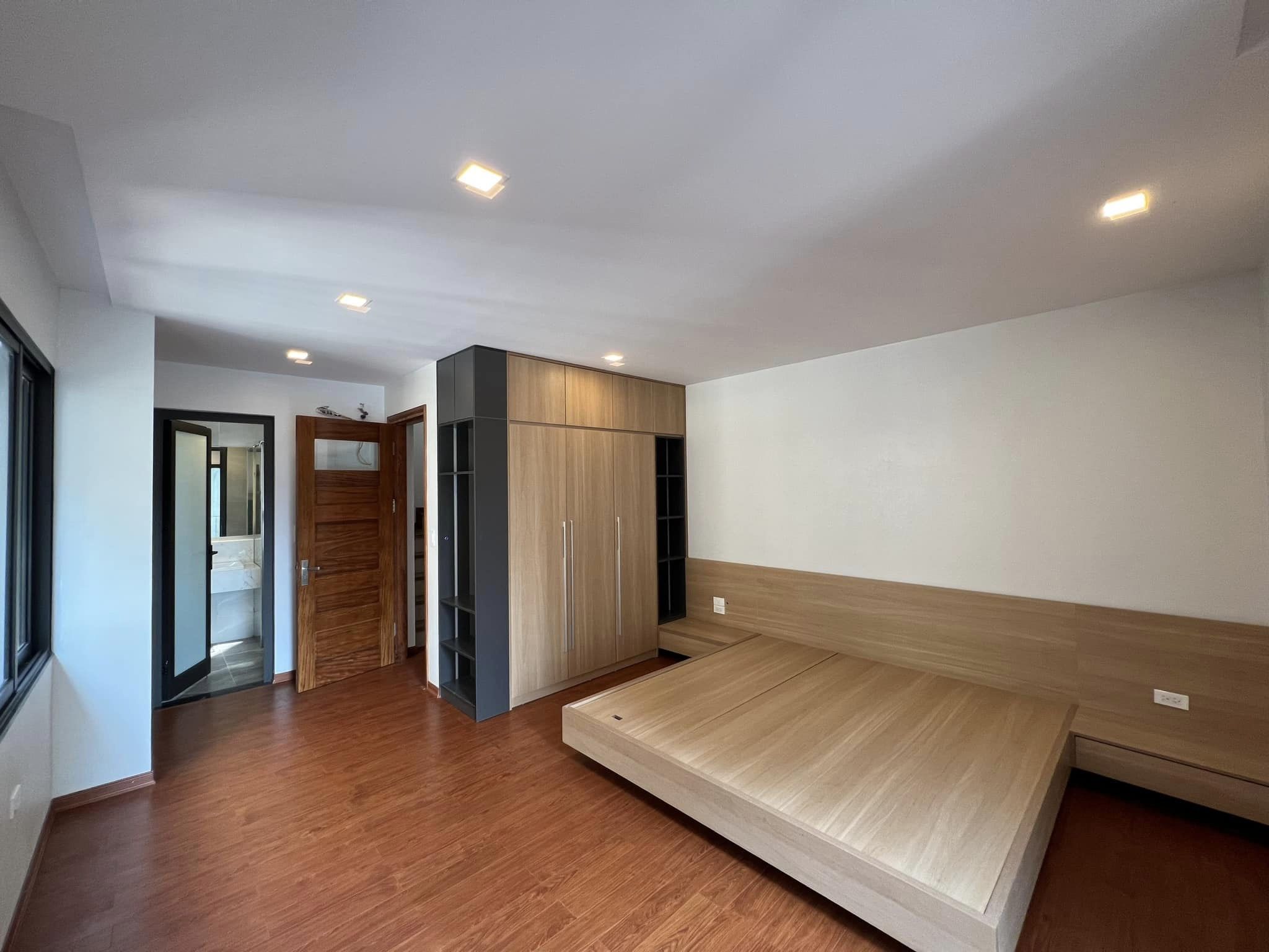 BÁN NHÀ XUÂN LA 5.4 TỶ 31M2 x Mặt Tiền 6.9M- LÔ GÓC – NHÀ MỚI – NGÕ THÔNG – 2 THOÁNG – GẦN PHỐ