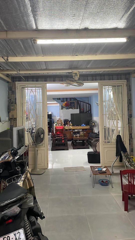 Cần Bán Nhà 3 Tầng - Không Quy Hoạch Cách MT Huỳnh Tấn Phát 100m 1 Xẹc Giá 8,xx Tỷ Quận 7