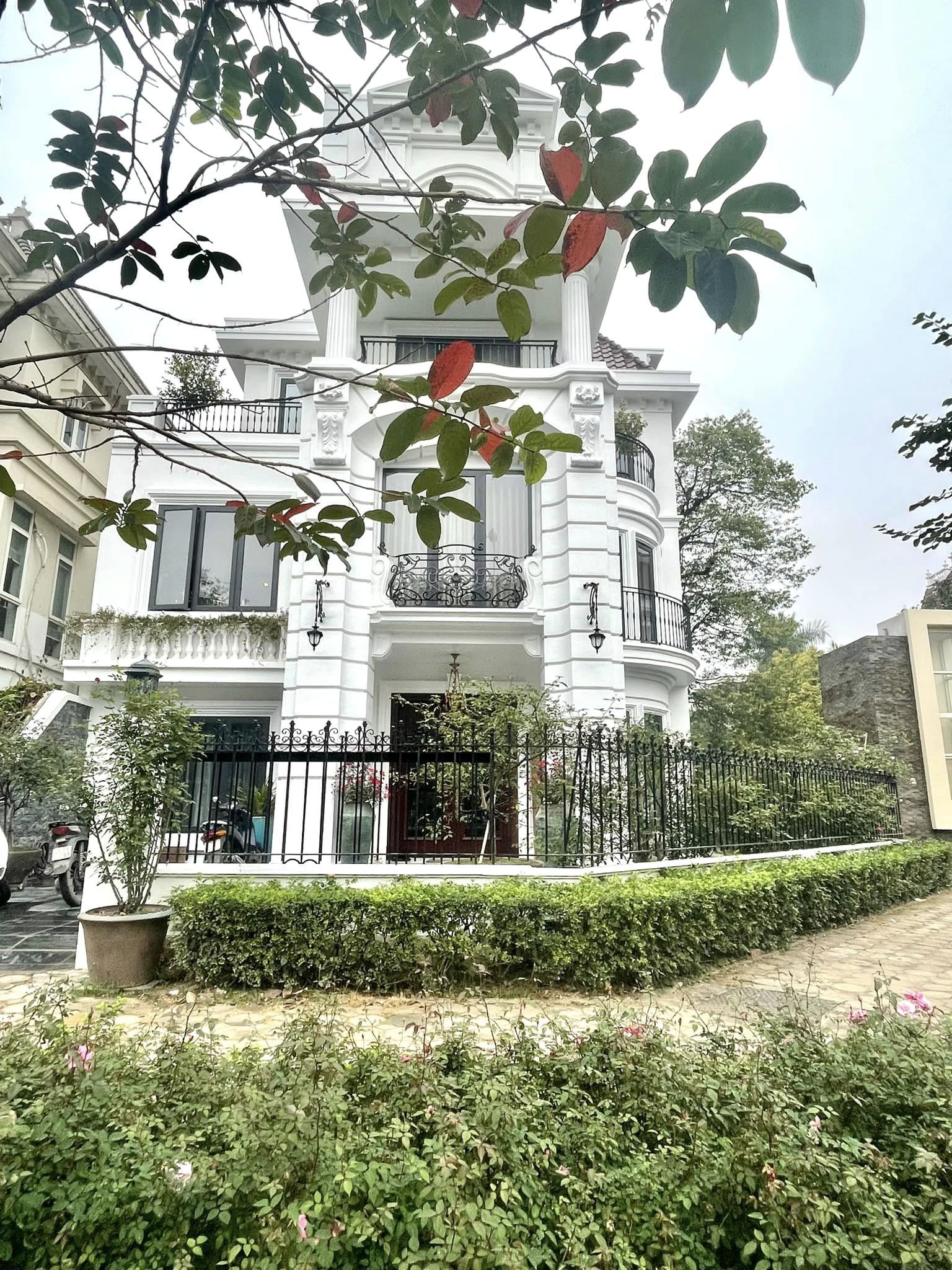 BÁN BIỆT THỰ NGOẠI GIAO ĐOÀN - XUÂN LA - TÂY HỒ. DT 395M2. GIÁ 148 TỶ