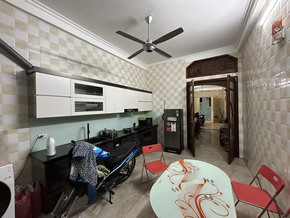 Bán nhà Khương Đình, Thanh Xuân 54m2 x 5 tầng, giá chỉ 5,98 tỷ, gần phố, giá tốt, nhà vừa ở vừa cho thuê, giao thopng thuận tiên, dân trí lại cao.