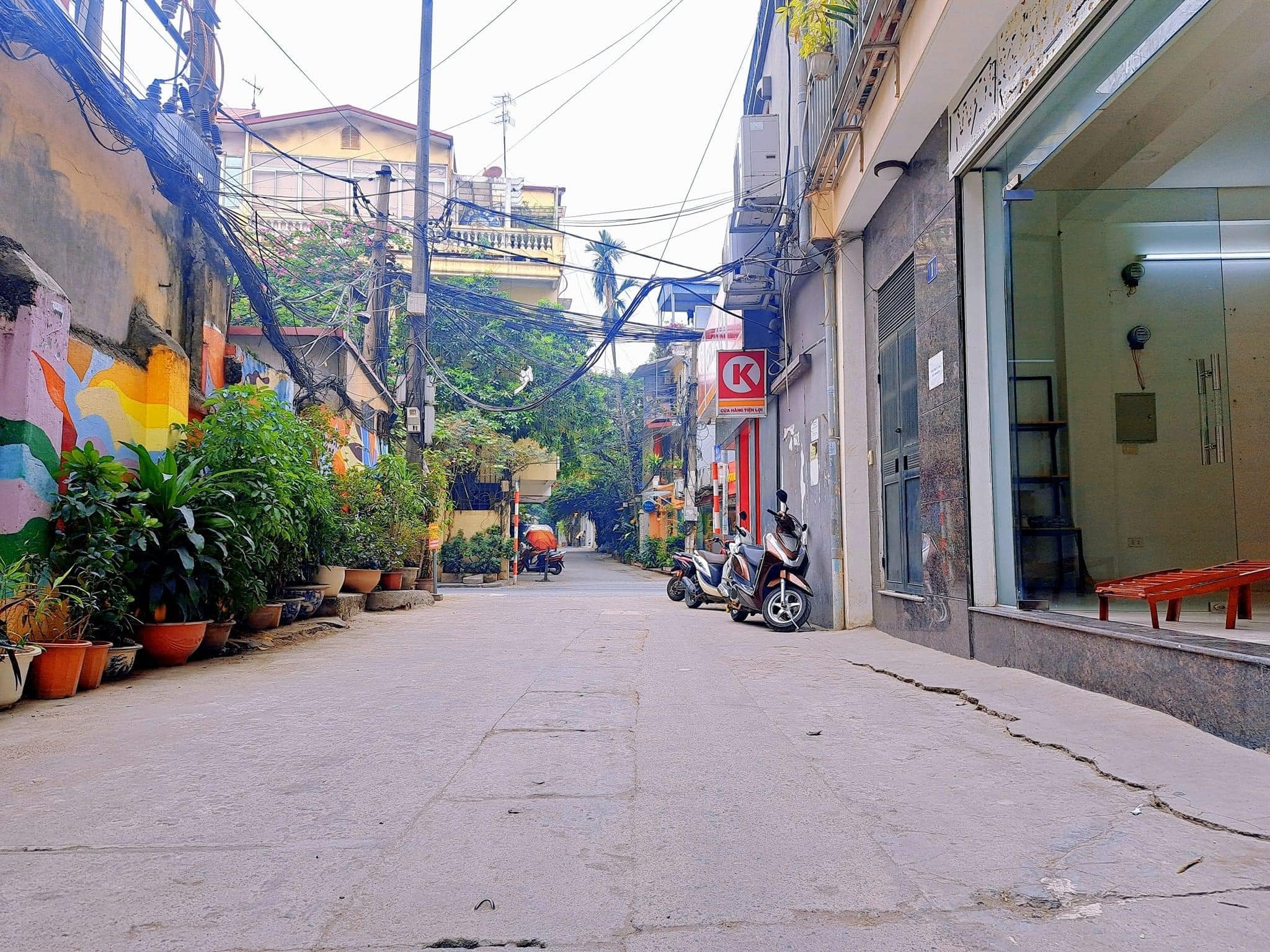 Cần Bán Nhà Trung Tâm Quận Phố Vạn Bảo Dt 65m2 5 tầng Mt 5.4m Giá 23.9 tỷ Ba Đình