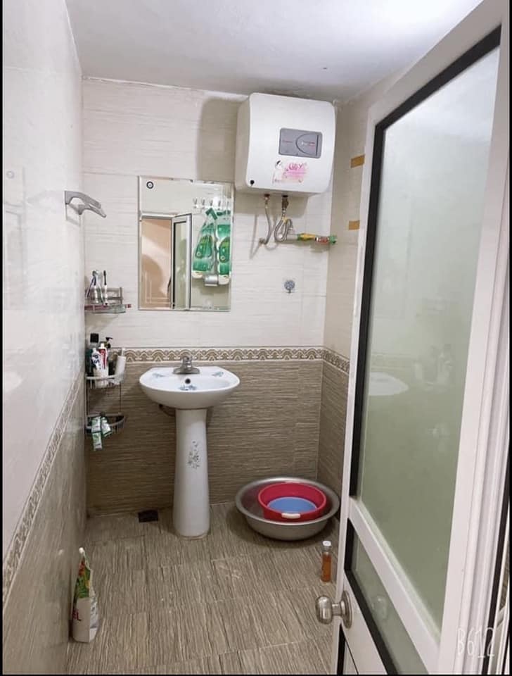 Cần cho thuê gấp nhà riêng tại Ngọc Thụy, cách chợ mấy trăm mét ô tô qua lại thỏa mái.