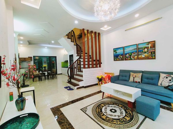 Nhà cho thuê nhà nguyên căn Nguyễn Văn Cừ ,Long Biên, cách cầu Chương Dương 300m