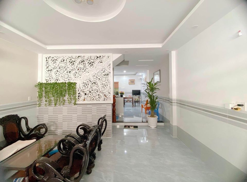 Nhà Ngang 5m 3 Tầng - Xe Hơi Ngủ Trong Nhà - Lâm Văn Bền - Giá 9,9 Tỷ - Trung Tâm Quận 7