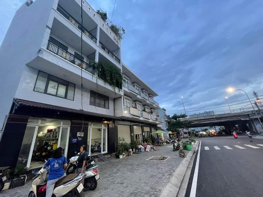 ĐƯỜNG TRẢI NHỰA 12M VỈA HÈ 6M- KDBB ĐỈNH - NGANG KHỦNG 8M- THÔNG ĐÀO TRÍ - TRẦN TRỌNG CUNG- KHU VỰC RẤT HIẾM NHÀ BÁN