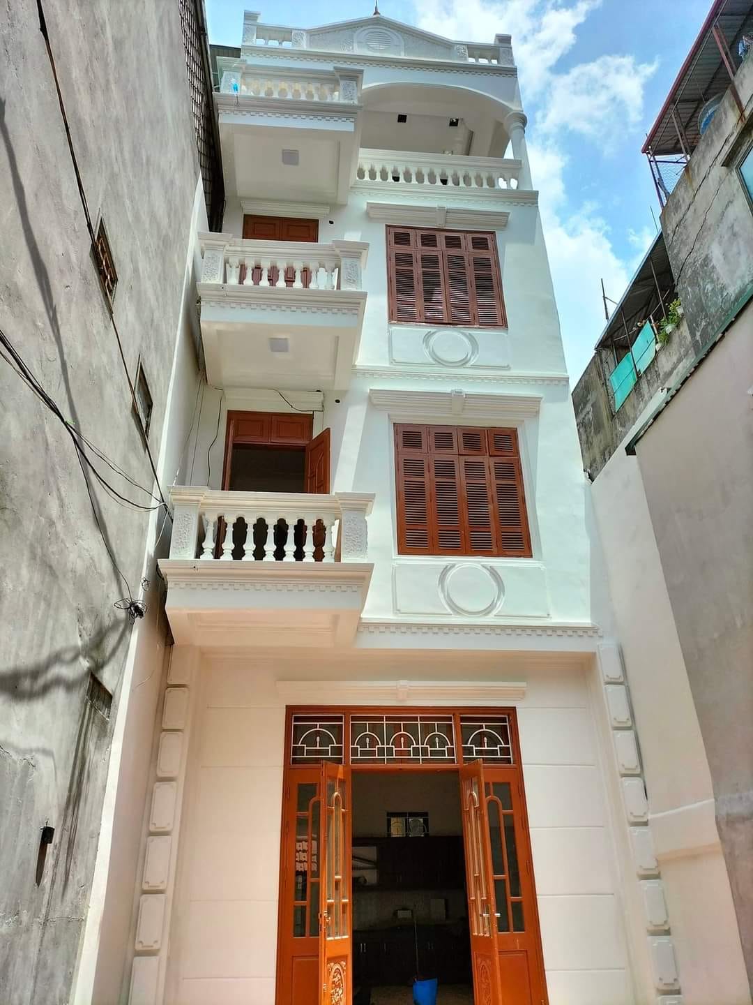 TRUNG TÂM ĐỐNG ĐA, 4 TẦNG NHÀ ĐẸP, HAI MẶT NGÕ, NHỈNH 90 TRIỆU/M2.