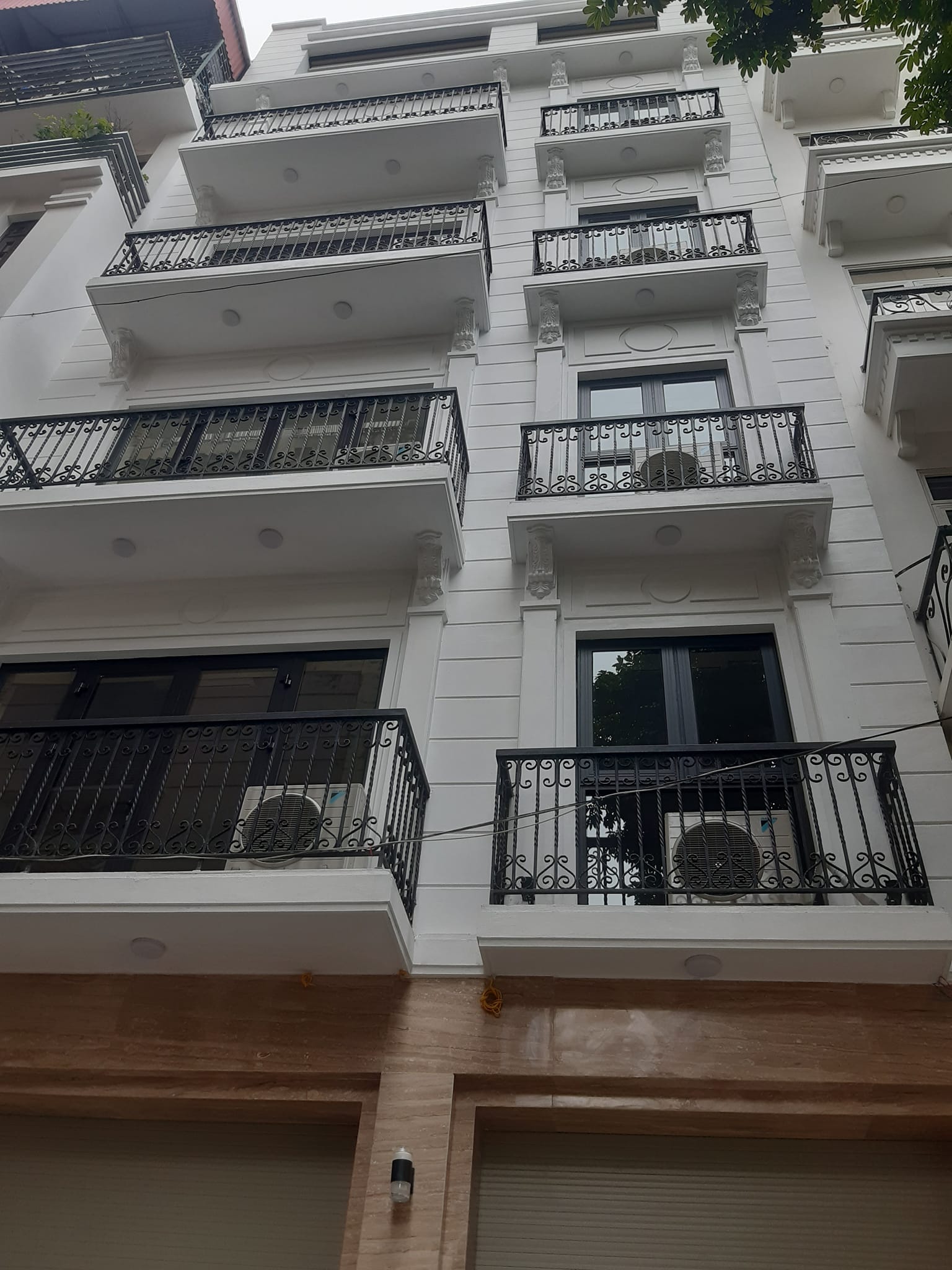 Bán nhà phố Đỗ Quang Cầu Giấy phân lô oto tránh kinh doanh 7tầng tm 105m Giá 32 tỷ