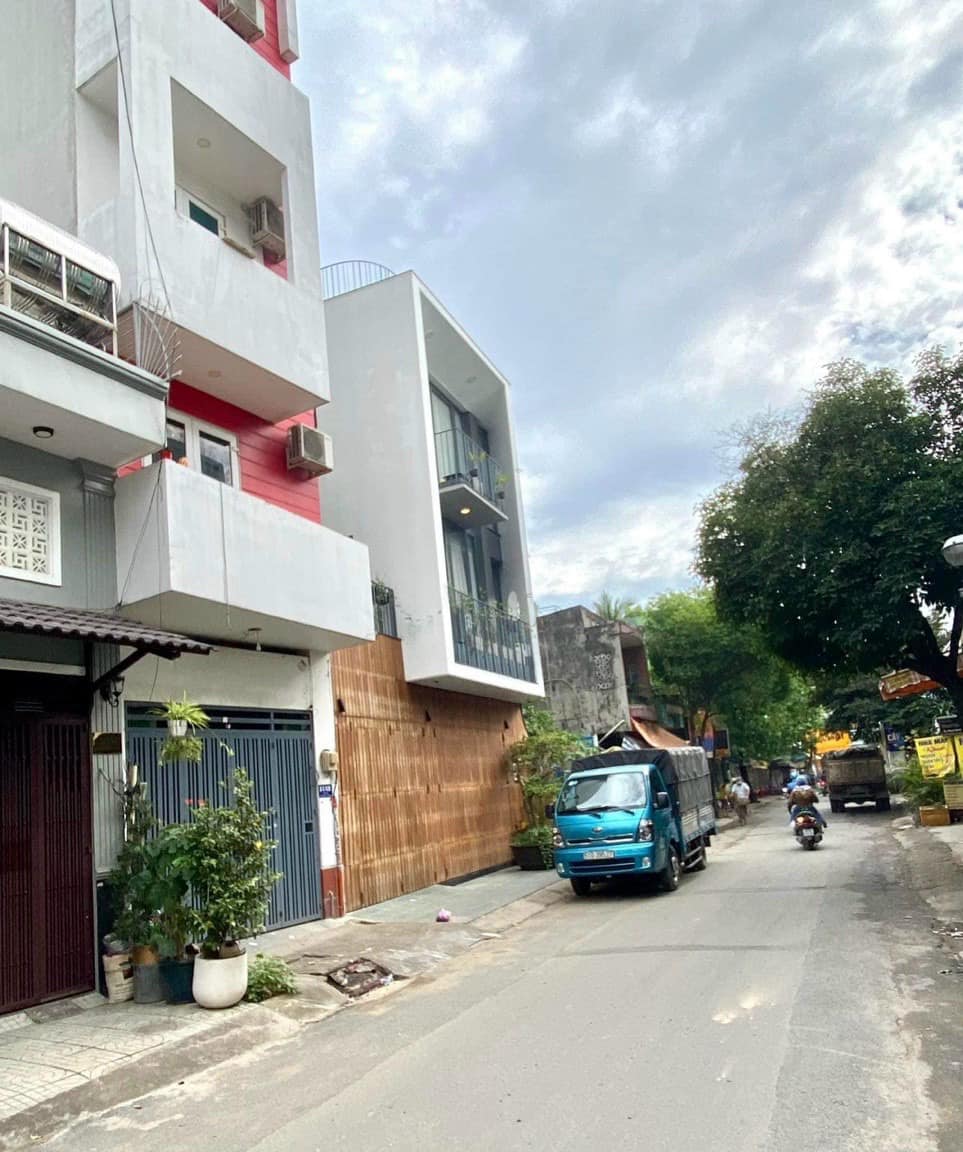 Bán Nhà Hẻm Đẹp Nhất Tân Sơn Nhì, Hơn 80m2, Hẻm 8M Như Mặt Tiền, Chỉ 7 tỷ