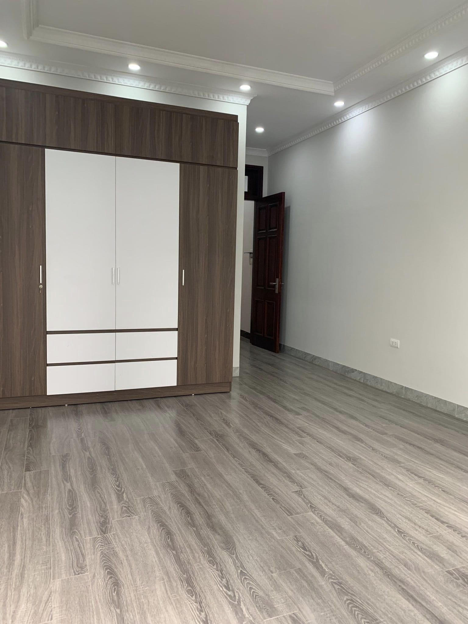 Căn Đẹp Số 1. Bán Nhà Sài Đồng, Long Biên 42m2, 5T chỉ 3,7 tỷ
