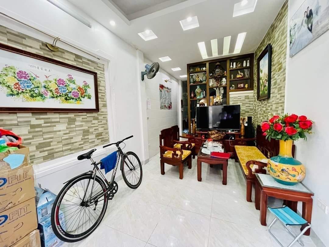 BÁN NHÀ 4 TÂNG KIM GIANG, Ô TÔ GẦN NHÀ, NGÕ TO THOÁNG DT 38M GIÁ NHỈNH 4 TỶ.