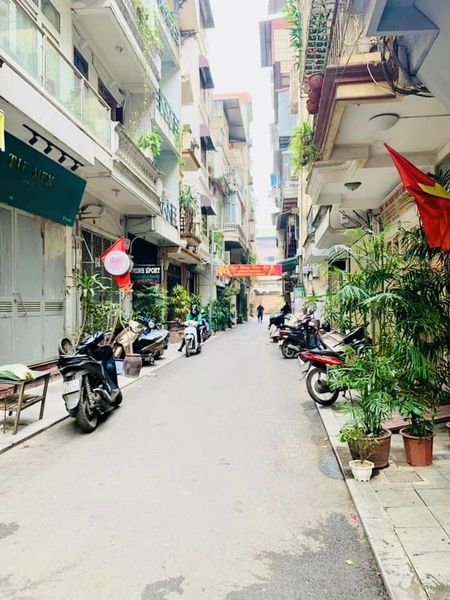 BÁN NHÀ KHU PHÂN LÔ CÁN BỘ CẤP CAO BỘ QUỐC PHÒNG PHỐ LÝ NAM ĐẾ, QUẬN HOÀN KIẾM. Ô TÔ ĐỖ CỬA. Ở HOẶC LÀM VĂN PHÒNG