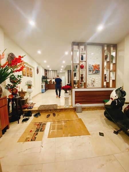 Chính chủ bán nhà quận Tây Hồ - Lô góc- DT đẹp 81m2 – Nhà sát ngay Hồ Tây