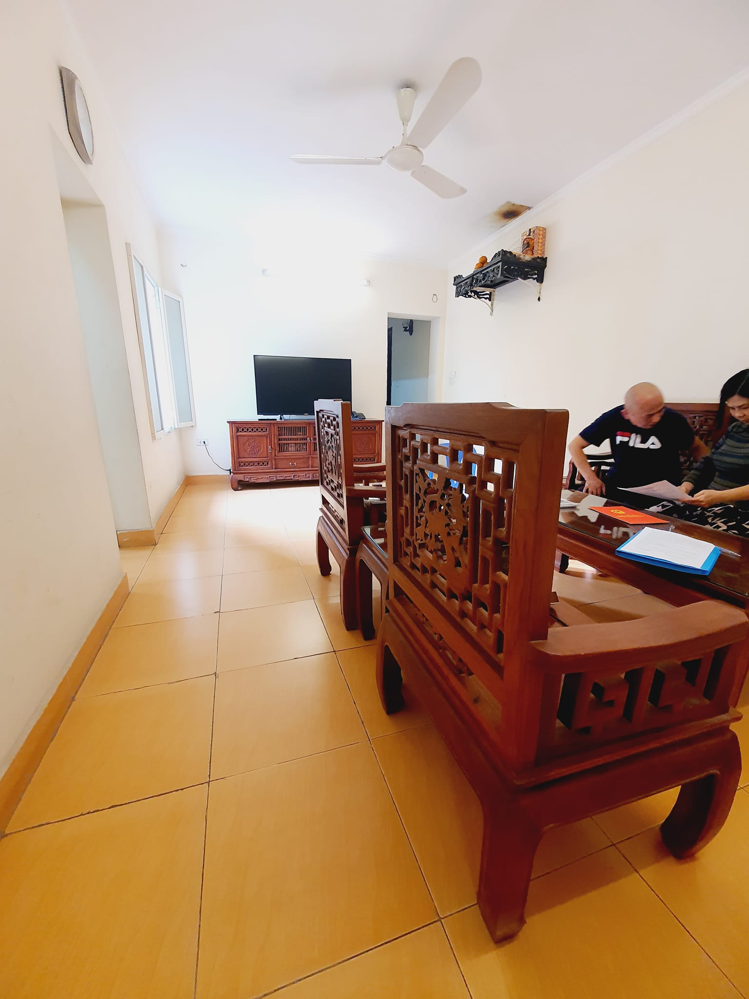 Bán căn tập thể 3 ngủ, 75m2, sát ĐH Công Đoàn, lô góc, 2,1tỷ