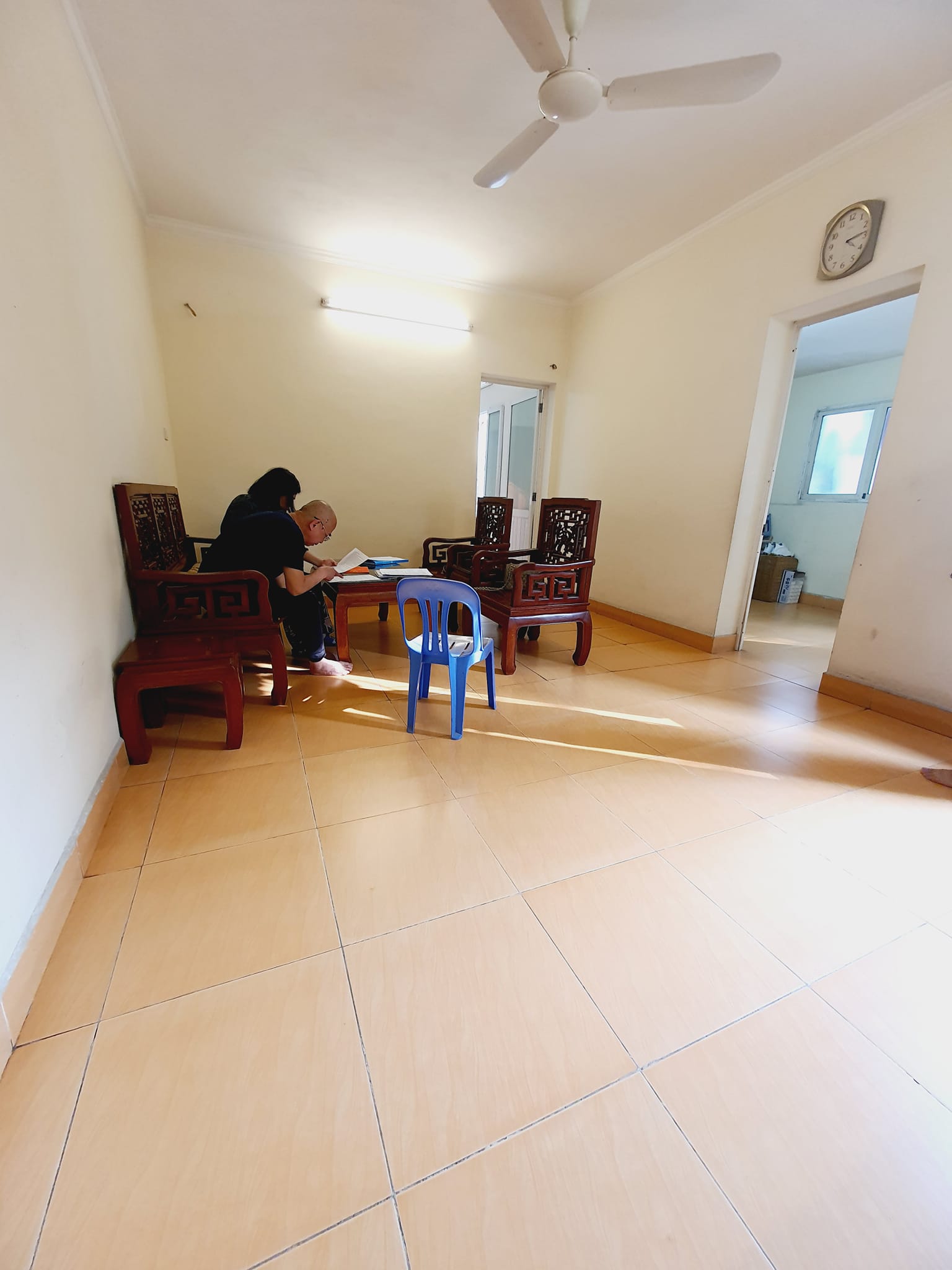 CHUYỂN CHỖ Ở CẦN BÁN NHÀ TẬP THỂ TẦNG 3 - ĐH CÔNG ĐOÀN – HÀ NỘI - DT 75M2 GIÁ NHỈNH 2.1 TỶ