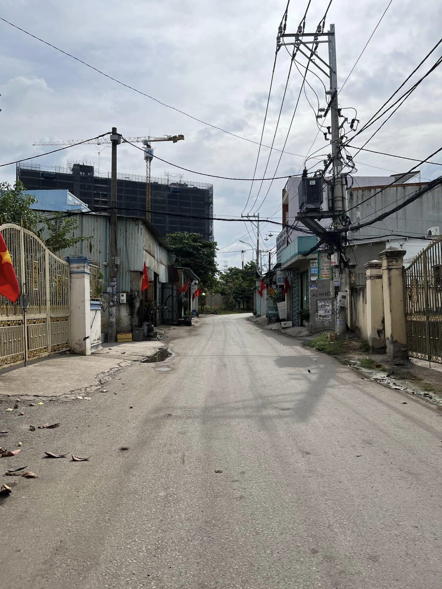 Hẻm Ô tô-Gần QL1A- Nhà C4-68m2 -Chỉ 2 tỷ9 - Sát Chung Cư Picity