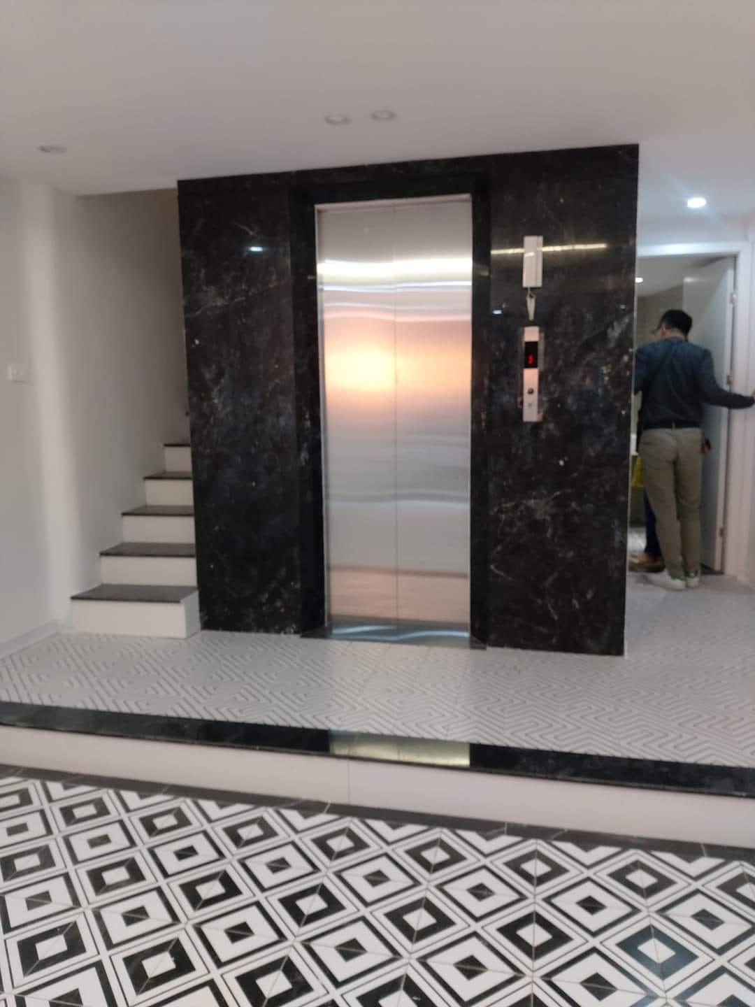 BÁN NHÀ QUẬN CẦU GIẤY - MẶT PHỐ HOÀNG NGÂN - KINH DOANH - 7 TẦNG THANG MÁY.