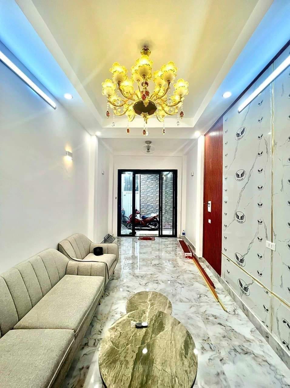 BÁN NHÀ MỚI HOÀNG CẦU, HAI MẶT THOÁNG, NGÕ THÔNG, GIÁ HỢP LÝ TRONG TẦM TIỀN 43M2, 5T GIÁ 5.98 TỶ