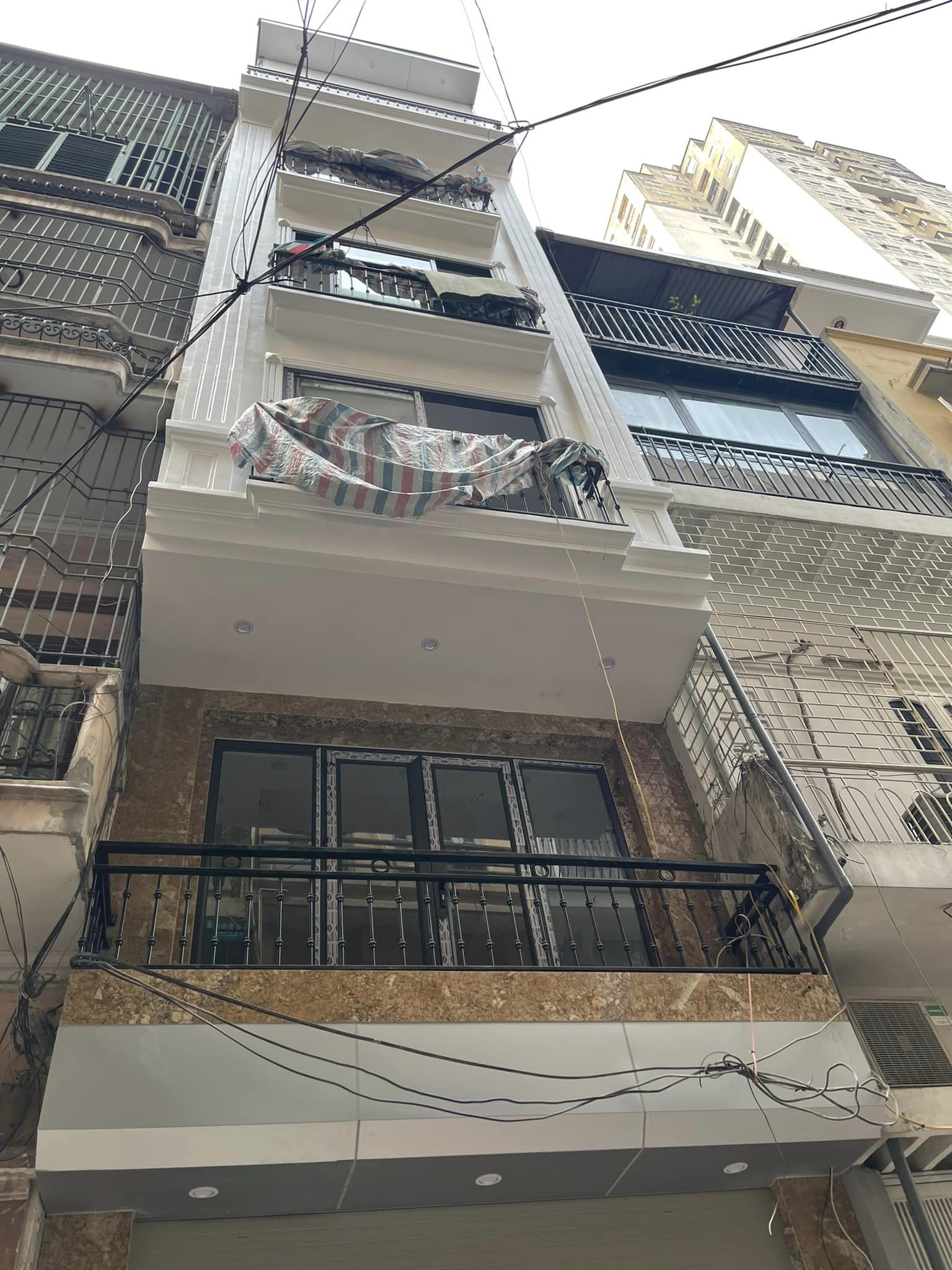 BÁN NHÀ NGUYỄN CHÍ THANH - NHÀ ĐẸP PHÂN LÔ - Ô TÔ TRÁNH - THANG MÁY- ĐẸP NHẤT TRONG TẦM GIÁ 40M2, 6T, 12.2 TỶ