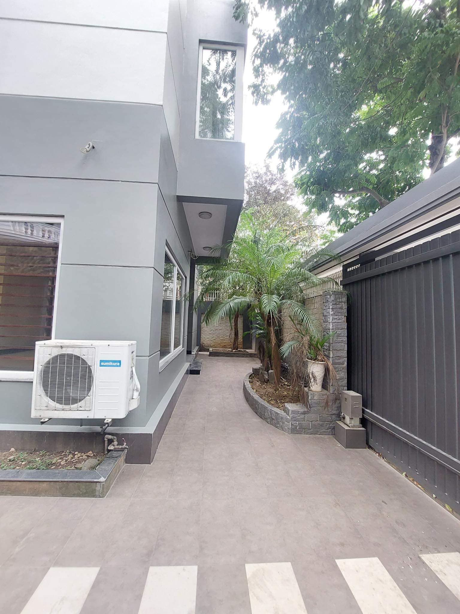 BÁN BIỆT THỰ VƯỜN ĐÀO 5 TẦNG 252M2 - KHU CỰC VIP - HÀNG XÓM THỦ TƯỚNG - MỘT MẶT PHỐ - MỘT MẶT NỘI KHU Ô TÔ TRÁNH CỰC ĐẸP