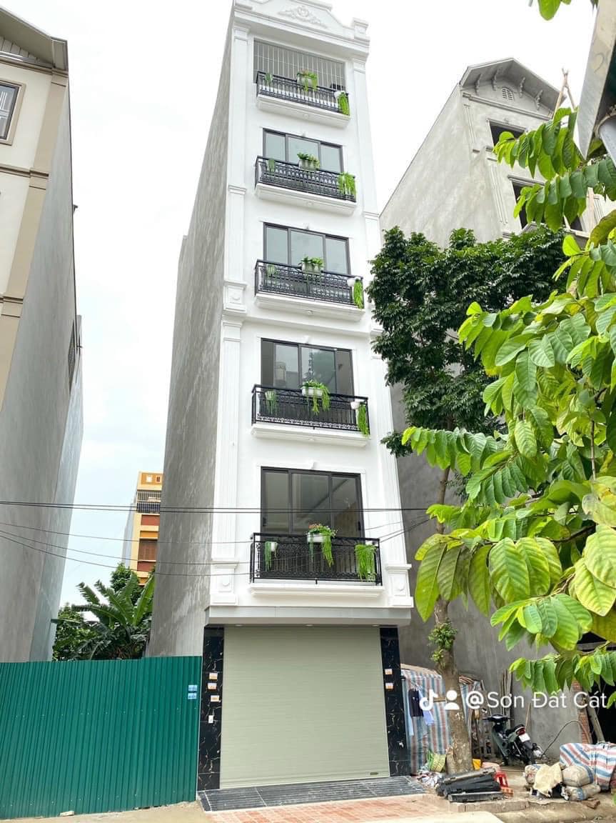 Nhà Có 102 ở LA KHÊ - VIEW HỒ - 7 TẦNG ,View Bể Bơi - CÓ Thang Máy - Mặt Đường ưu tiên -Giá Chỉ 10tỷ