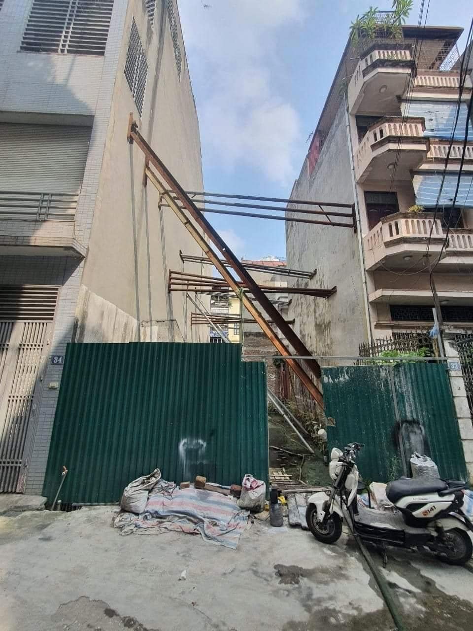 Bán ĐẤT Văn Cao, Ô Tô, Kinh Doanh, 10m Ra Phố, Sổ Riêng, 22m2 MT4m, Giá 2.55 Tỷ