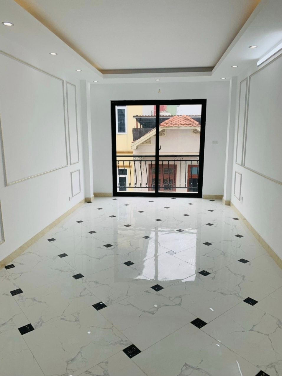 Cho thuê nguyên căn gần phố Huế Hai Bà Trưng 230m2 MT 12.5m giá 450 triệu