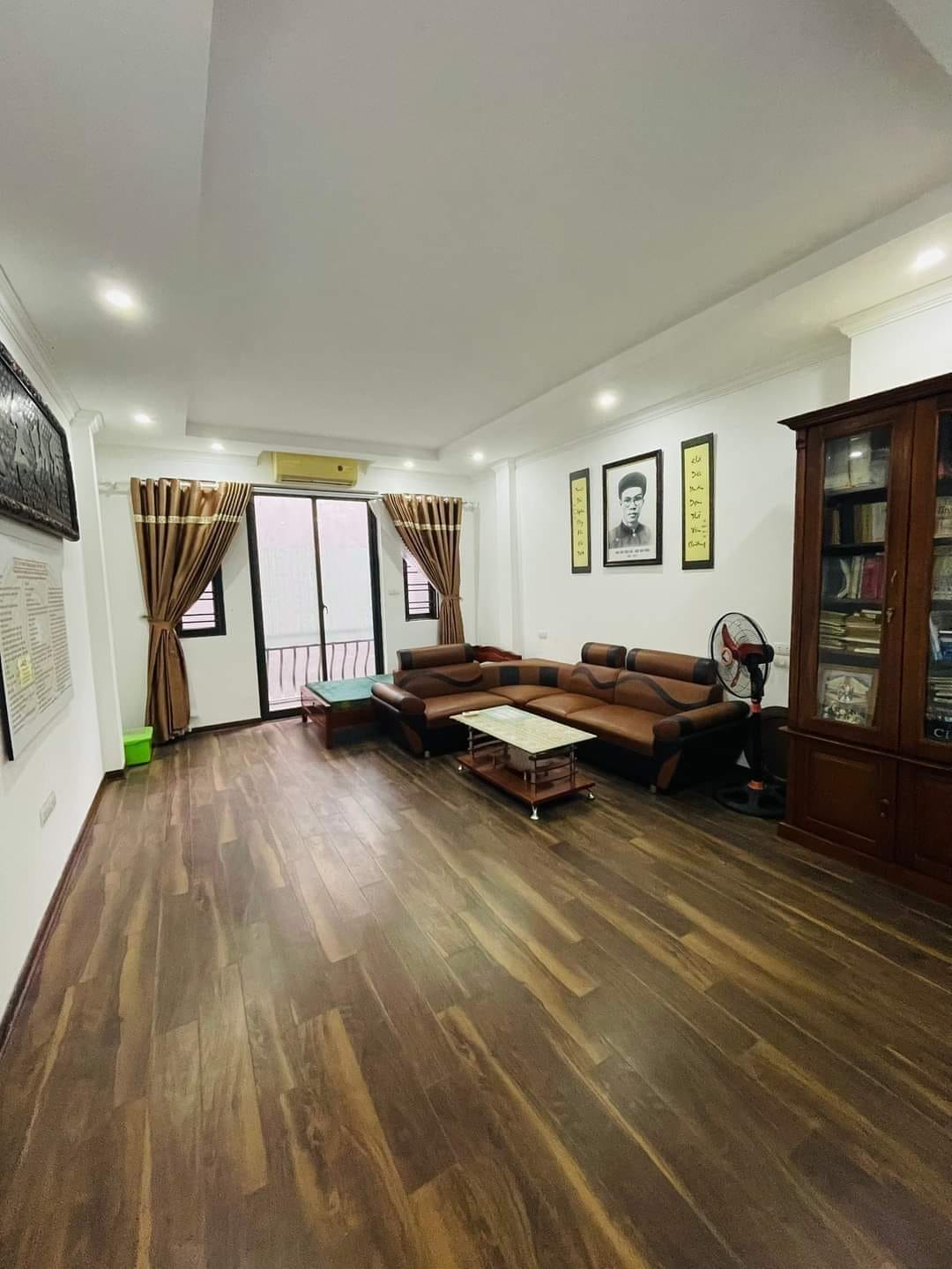 BÁN NHÀ ĐẸP NHƯ NGỌC TRINH PHỐ LÊ NGỌC HÂN HBT 30MX4 NHỈNH 2 TỶ.