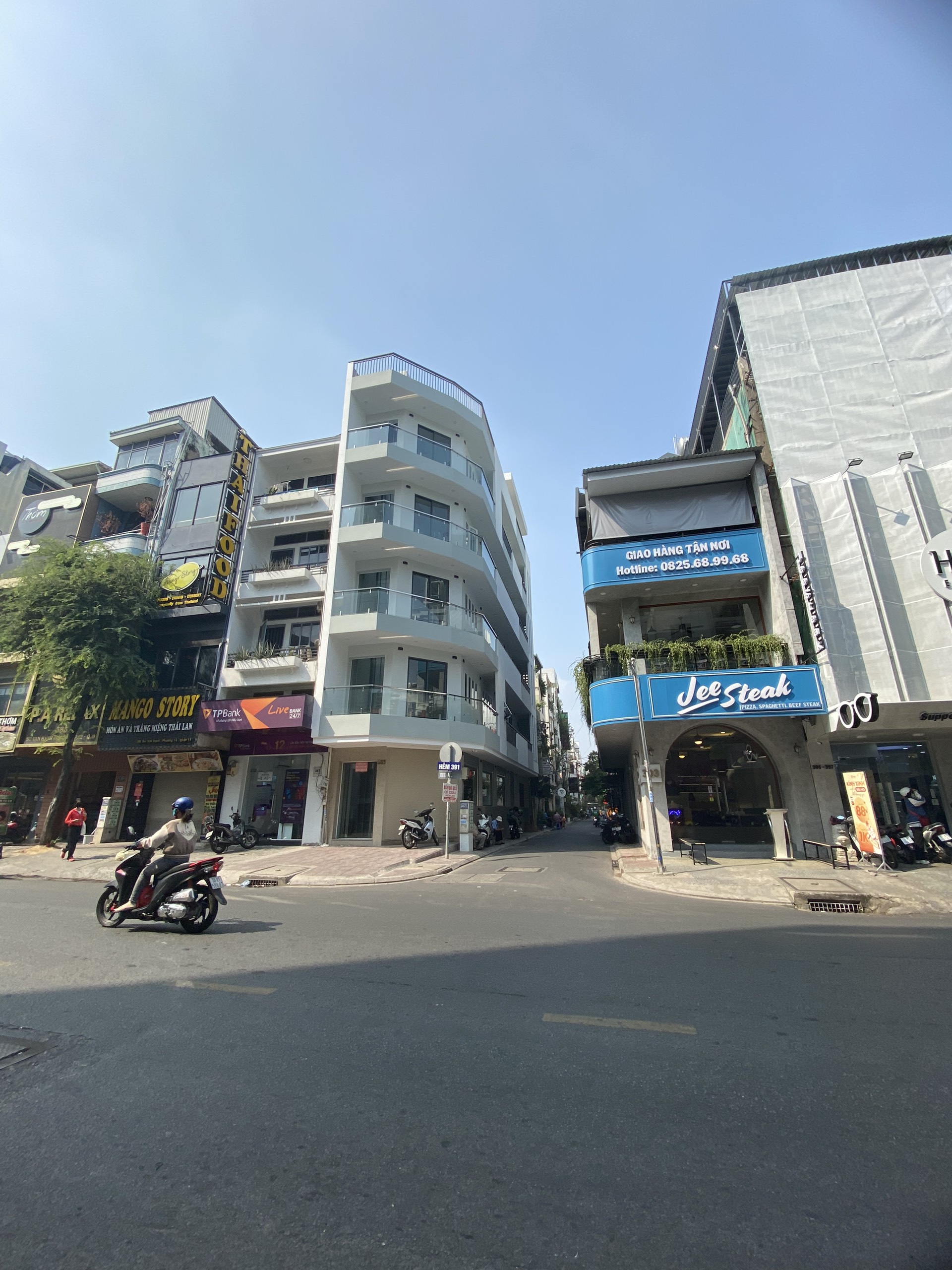 Cho thuê nhà góc 2 MT Sư Vạn Hạnh. S: 4*18m. Giá: 100 tr/th chốt