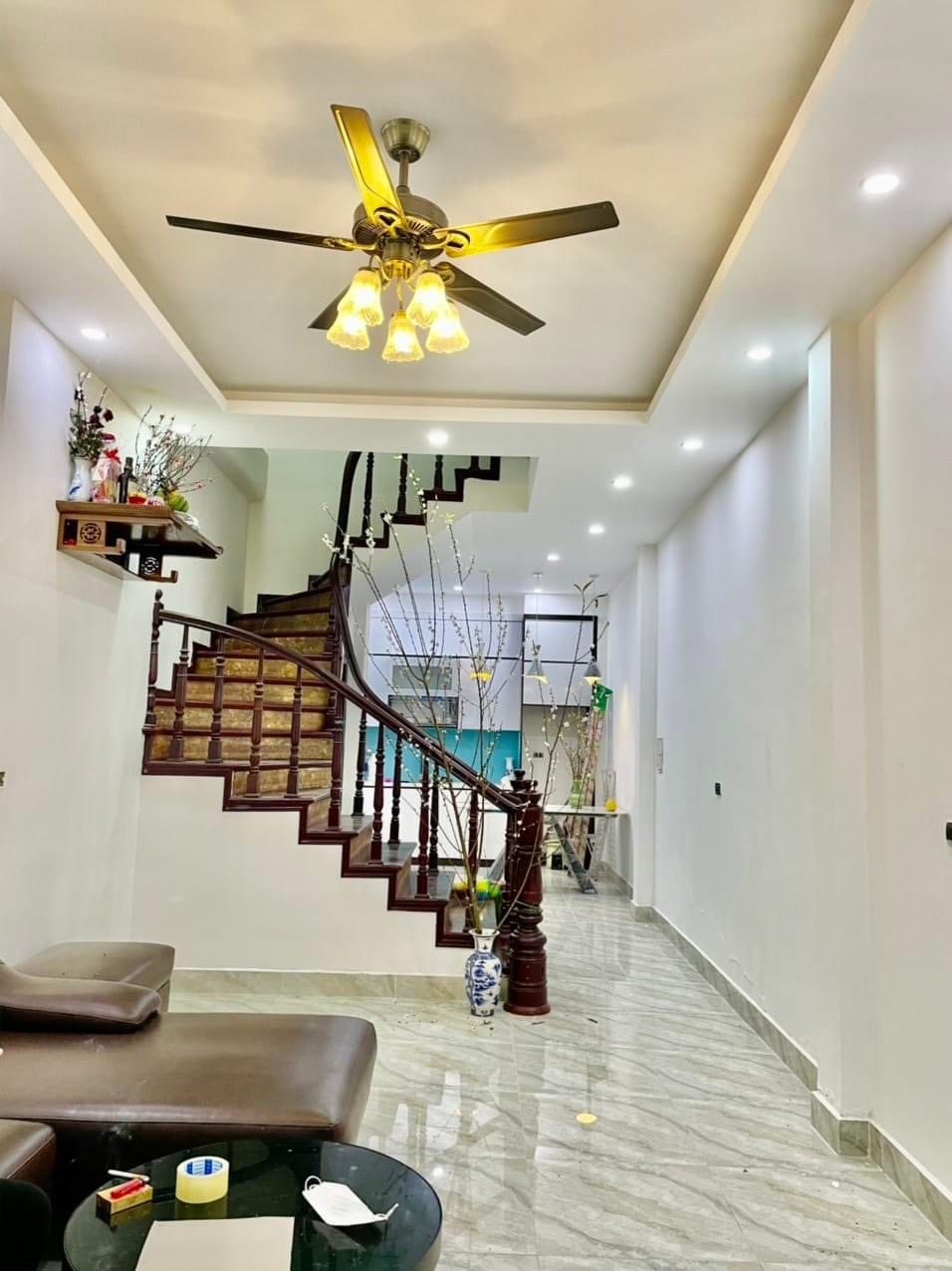 Bán nhà phố Mai Dịch, Cầu Giấy, Hà Nội 37/45m2x5T 6PN, ô tô lùi cửa, 10m ô tô tránh, cạnh bãi xe