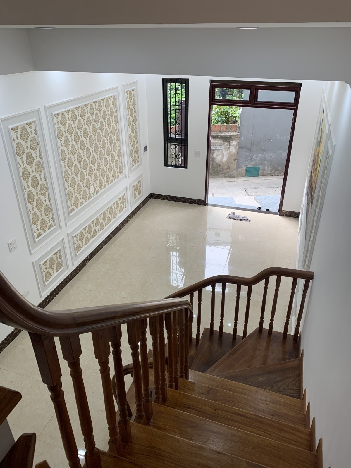 Bán nhà ngõ 95 Vũ Xuân Thiều, Dtsd 52m, nhà 5 tầng, mt 5m, giá hơn 4 tỷ.