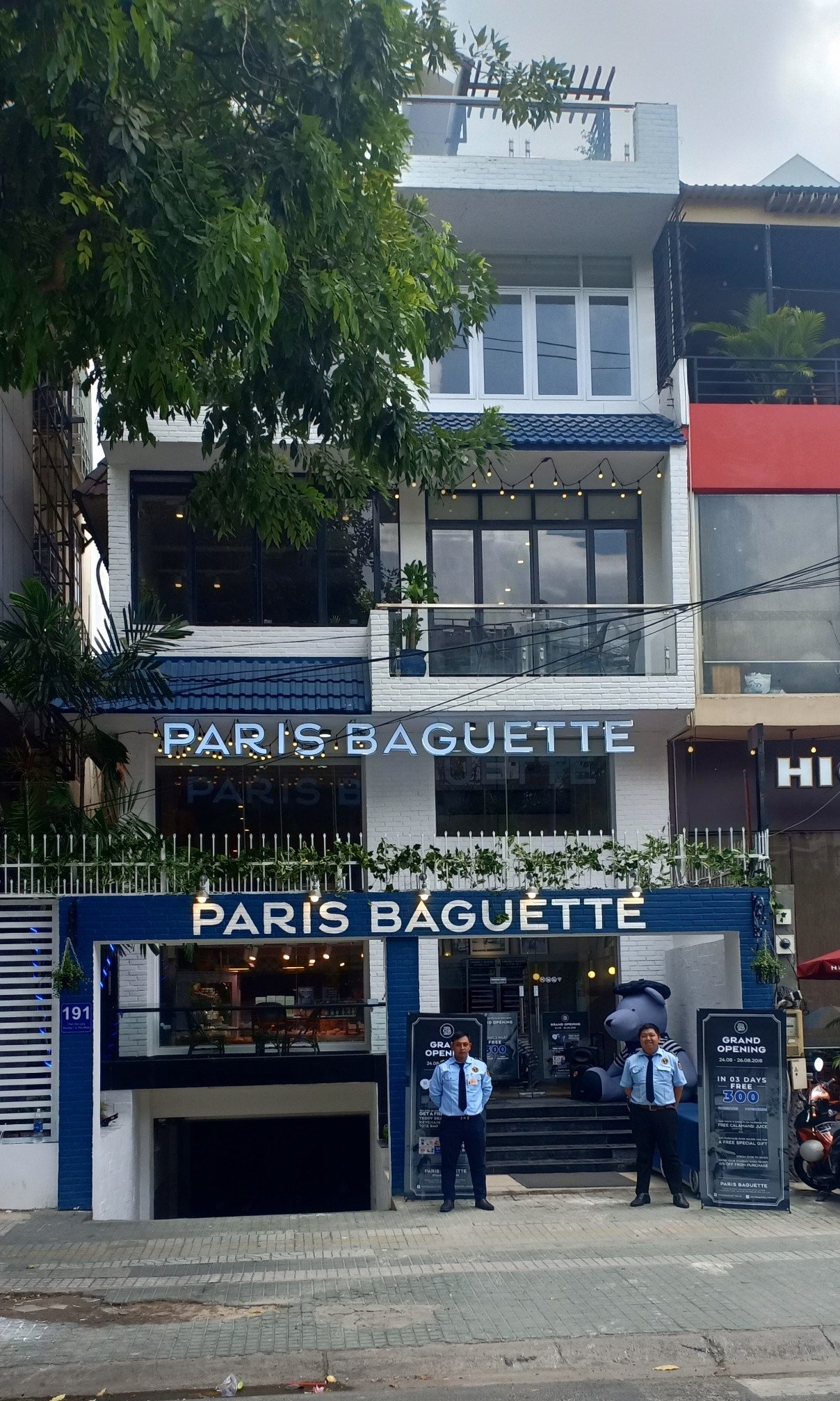 Cho thuê mặt phố Nguyễn Khang MT đẹp ,vỉa hè rộng, kinh doanh tốt