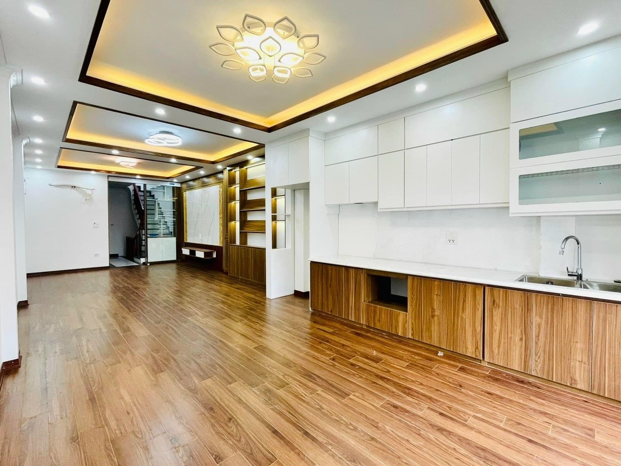 Bán nhà Tam Trinh: 53m x5T,ô tô tránh, vỉa hè –8 tỷ