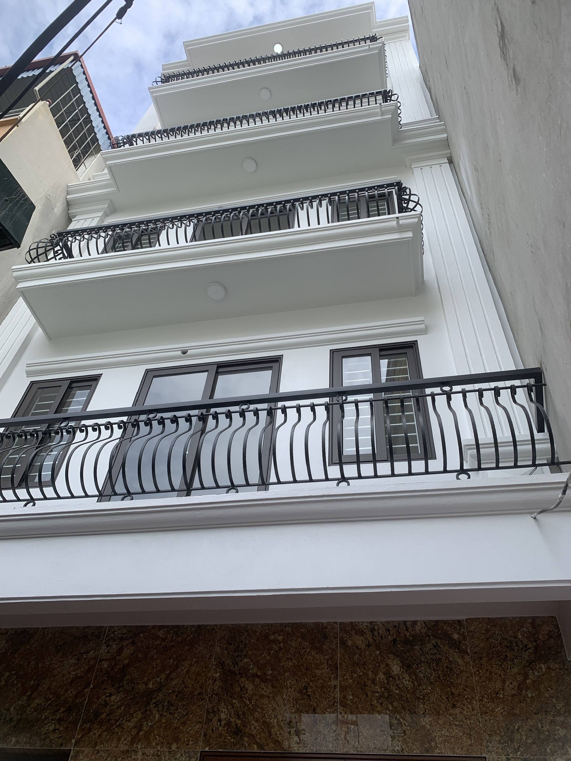 CHÍNH CHỦ BÁN NHÀ MỚI 5 TẦNG VĂN HỘI BẮC TỪ LIÊM 40M2,MT 5M, GIÁ CHỈ 4 TỶ Ở NGAY