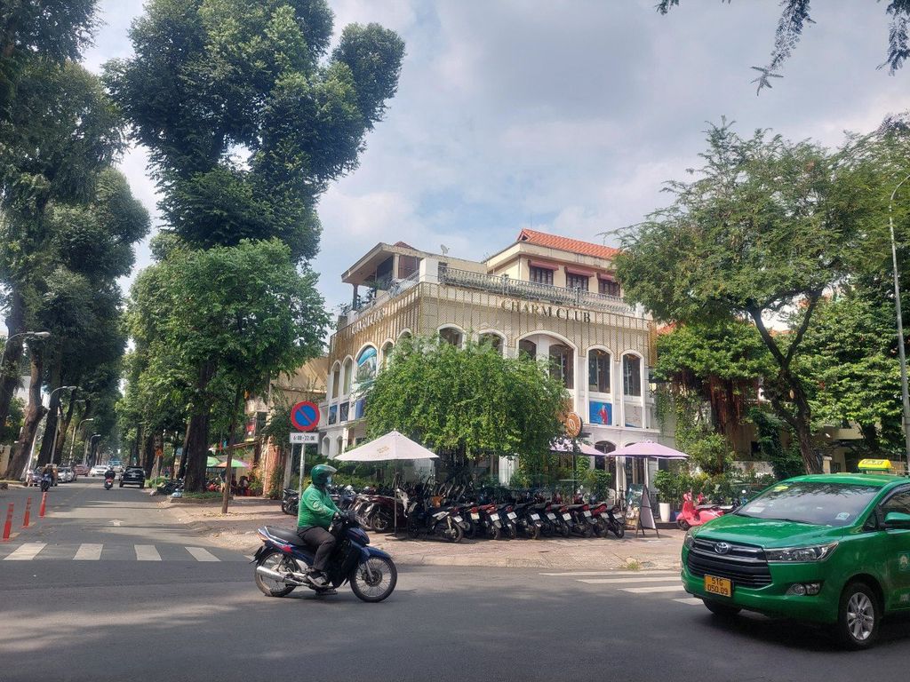 Cho Thuê Nhà 2MT Võ Văn Tần Q3 15x20 2Tầng 17,000$