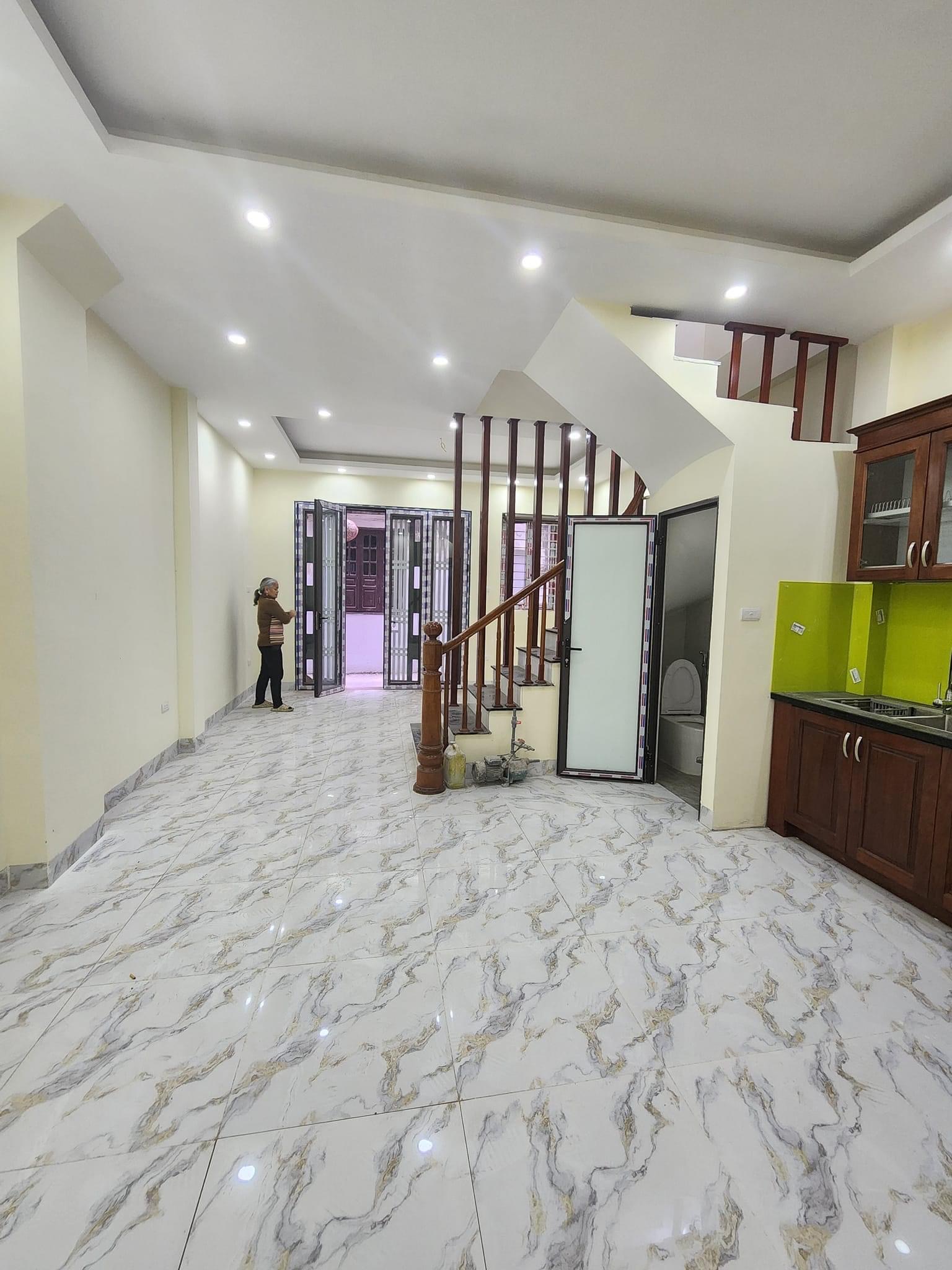 Bán nhà Kim Giang, Hoàng Mai. Dt 40m2, 5 tầng, giá 5.2 tỷ-có thương lượng