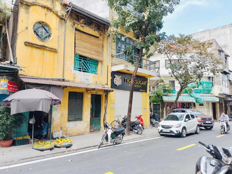 Bán nhà 2 tầng cũ, Lô Góc, chủ ở lâu đời tiện xây mới, giá đầu tư_ 70m2 x 7m MT 6 TỶ_Cầu Giấy.