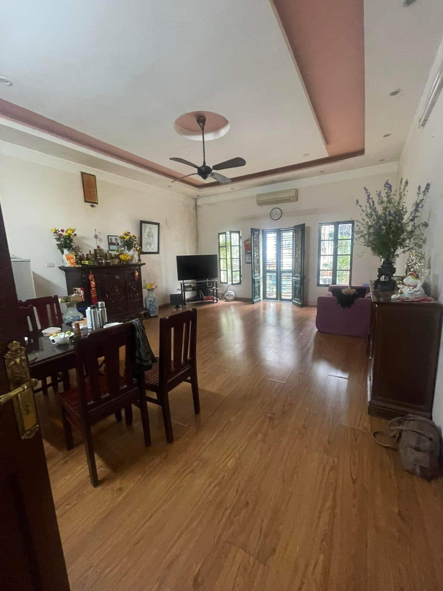 Bán mặt phố cổ Quận Hoàn Kiếm-vỉa hè kinh doanh sầm uất các loại hình-mặt tiền rộng-giá cực tốt