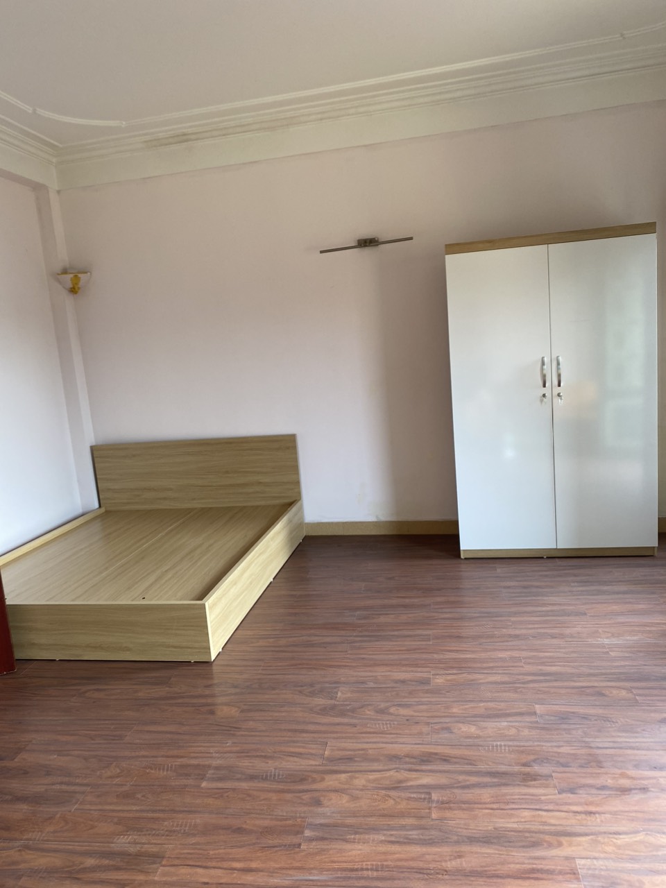 Cho thuê căn hộ Phố Đội Cấn, Ngọc Hà, Ba Đình. Dt 28m2. Phòng thoáng đẹp, Full nội thất. Chỉ 3.8tr