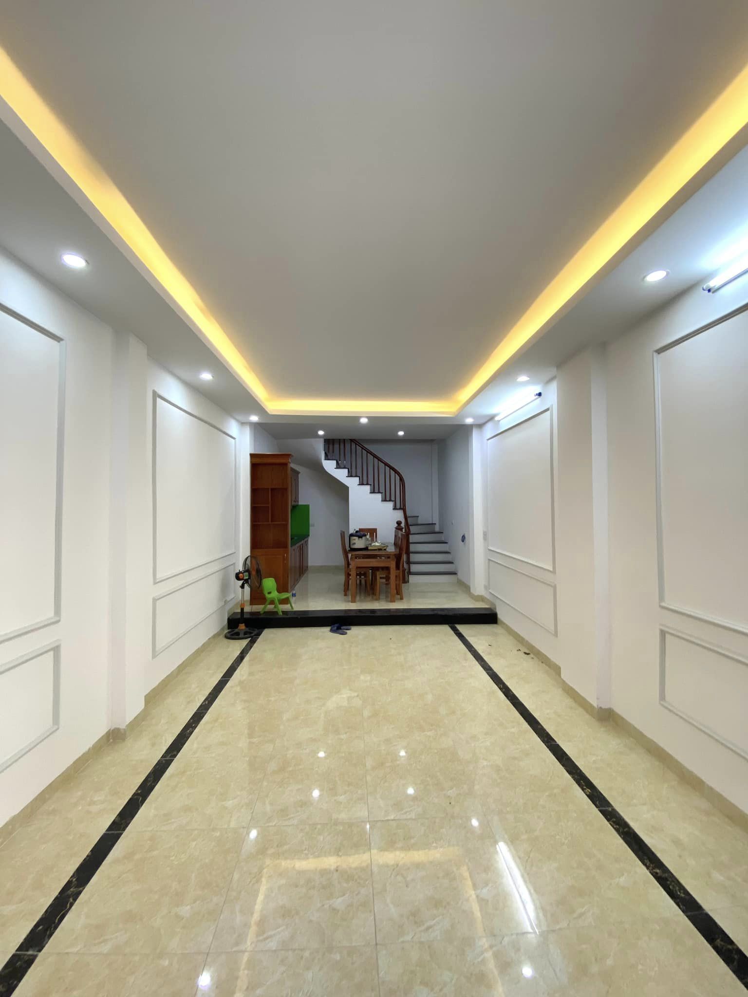 CỰC HIẾM - BÁN NHÀ QUAN NHÂN 35M NHỈNH 3 TỶ - NHÀ ĐẸP Ở LUÔN