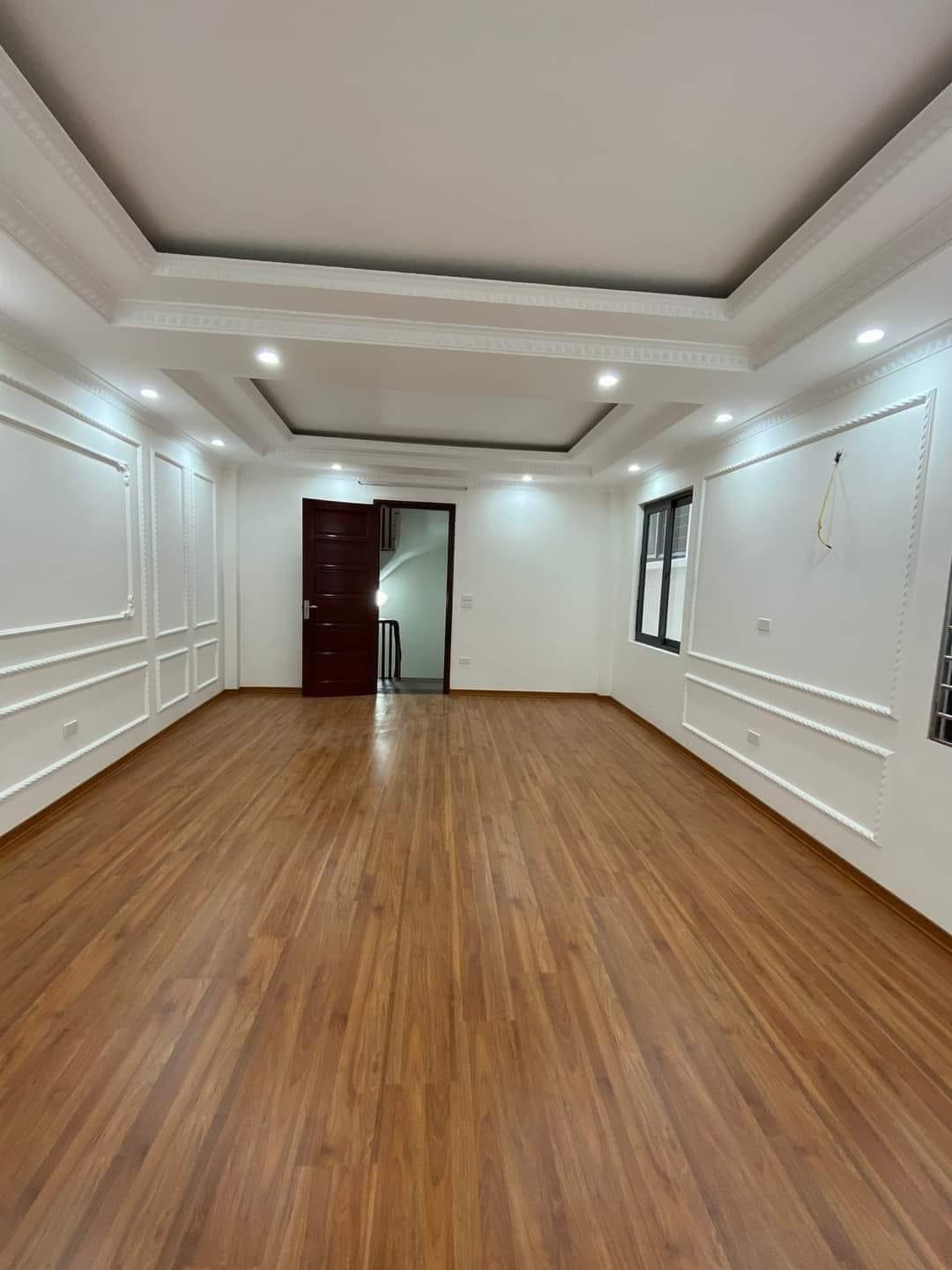 CHỦ CẦN TIỀN GIẢM NGAY 1 Tỷ - BÁn Nhà phố Thái Thịnh - Trung tâm đống đa - Diện tích 38m2 - Mặt tiền 4.5m - Giá 4.3 tỷ .