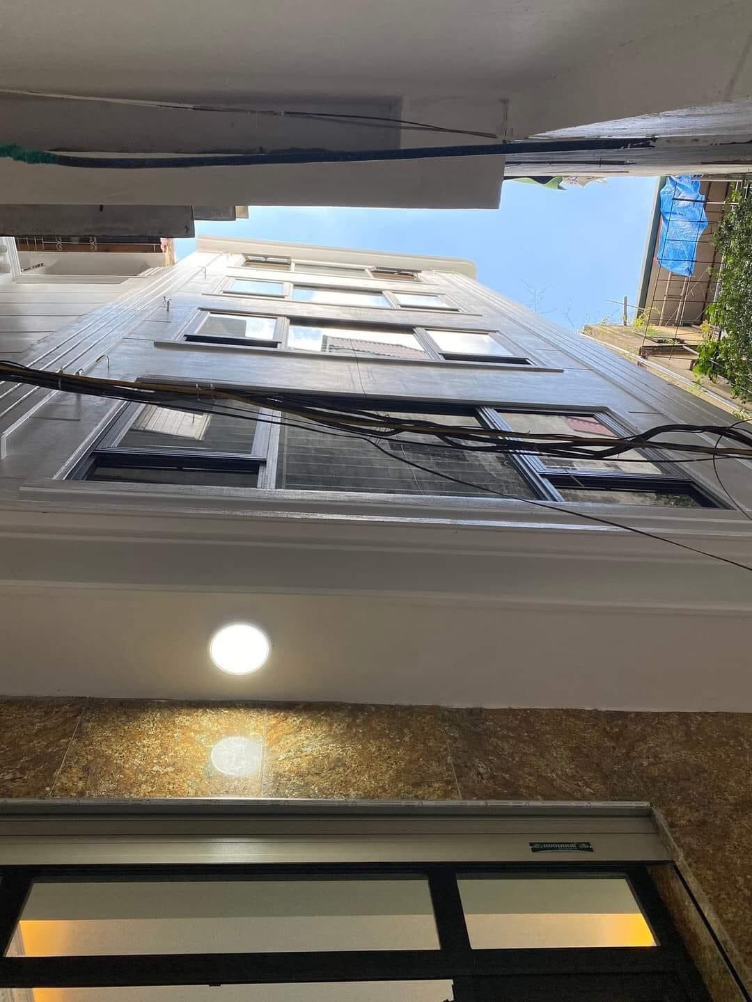 GIÁ CỰC TỐT, NHÀ MỚI PHỐ NGUYỄN VĂN TUYẾT ĐỐNG ĐA, 25M, 5 TẦNG, 3 NGỦ, 2 THOÁNG.