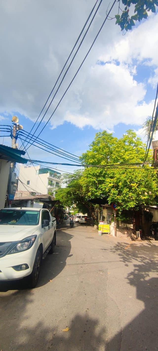 Bán nhà Trần Khát Chân 65 m-3tầng -4,8 tỷ BA BƯỚC RA HỒ - CÁCH ÔTÔ TRÁNH 50M - BÁN ĐẤT TẶNG NHÀ